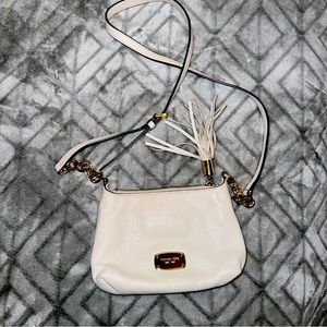 Michael Kors crossbody purse. Ivory with gold chain detail and tassel.